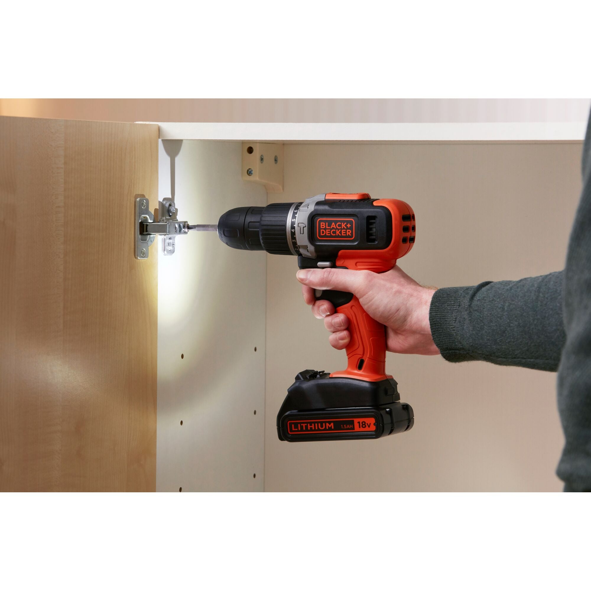 18V Cordless 2 Speed Hammer Drill with 1.5Ah Battery and 400mA