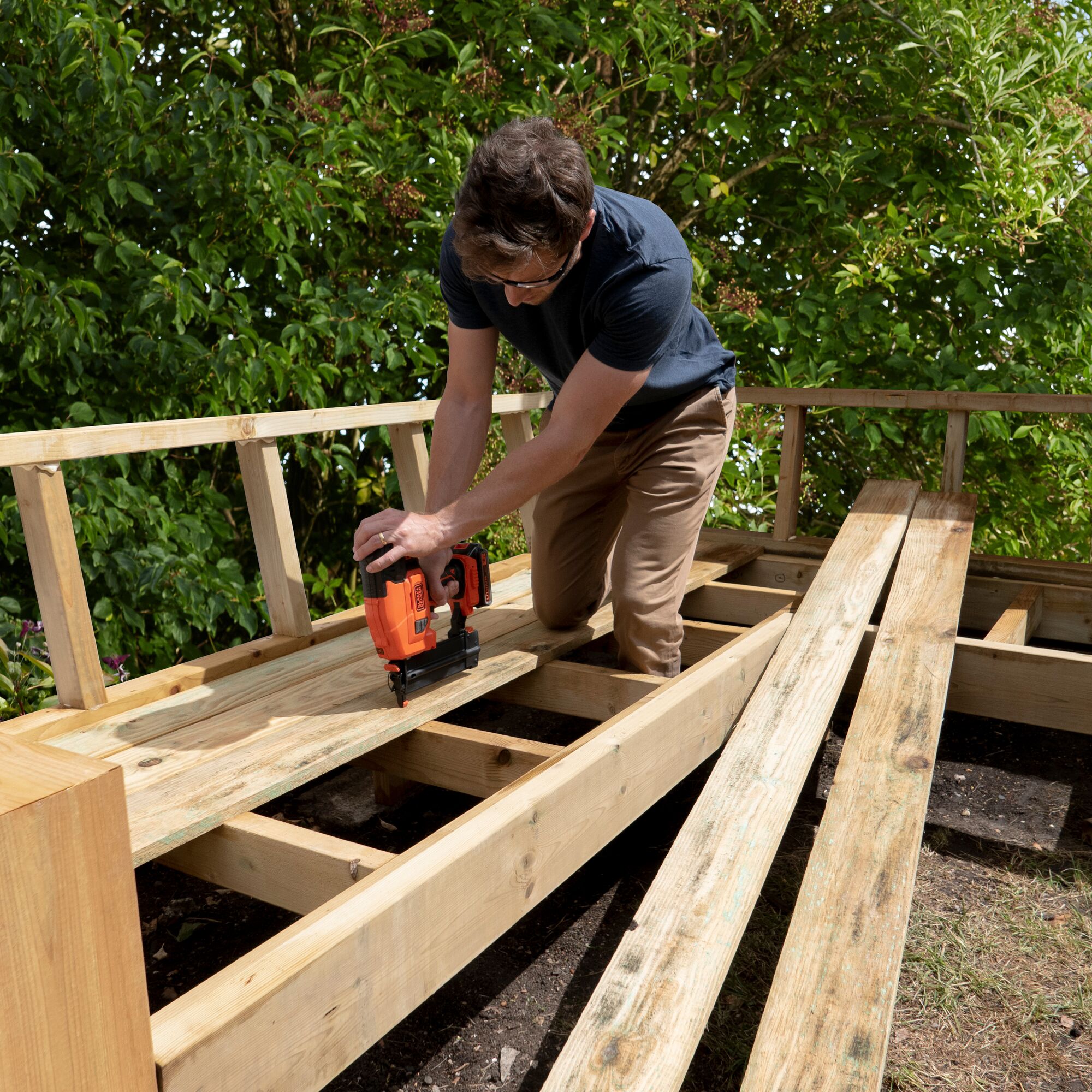 Black and decker sales nail gun 18v