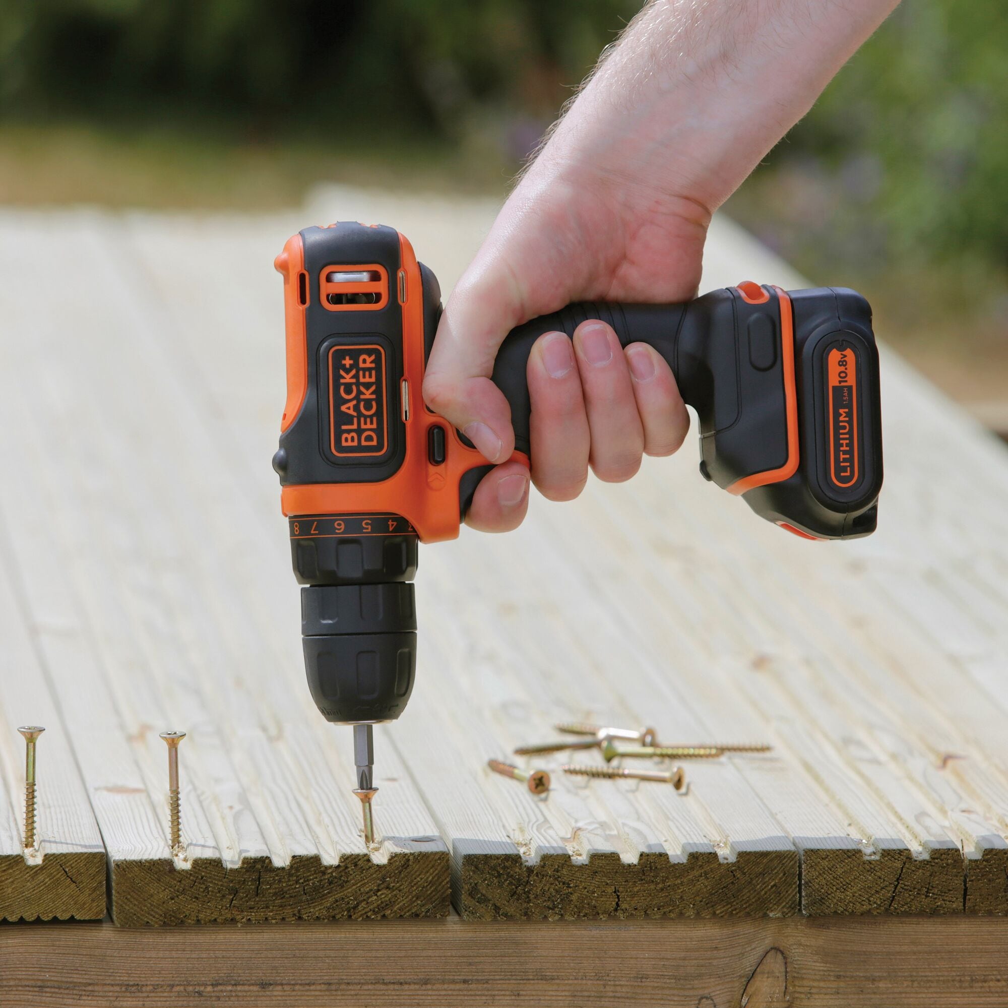 10.8V Ultra Compact Lithium ion Drill Driver in Kitbox BLACK DECKER