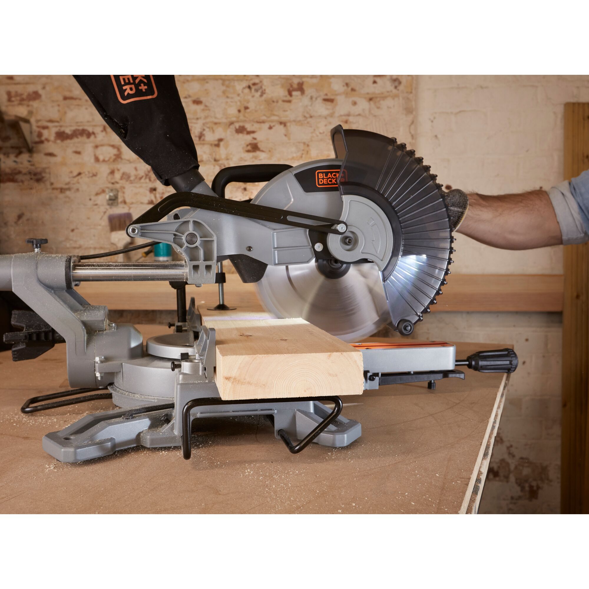 2100W 254mm Single Bevel Slide Mitre Saw BLACK DECKER