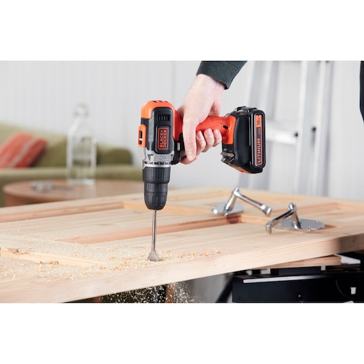 18V Cordless 2 Speed Hammer Drill with 2 x 1.5Ah Batteries and 400mA Charger