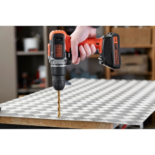 18V Cordless 2 Speed Hammer Drill with 2 x 1.5Ah Batteries and 400mA Charger