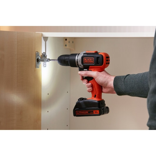 18V Cordless 2 Speed Hammer Drill with 2 x 1.5Ah Batteries and 400mA Charger