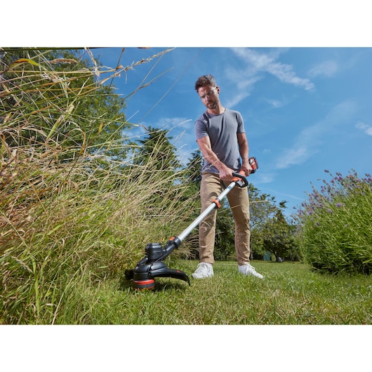 36V Cordless STRIMMER® 33cm String Trimmer with POWERCOMMAND™ - 2.5Ah Battery Kit