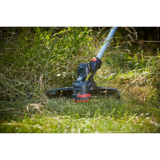 36V Cordless STRIMMER® 33cm String Trimmer with POWERCOMMAND™ - 2.5Ah Battery Kit