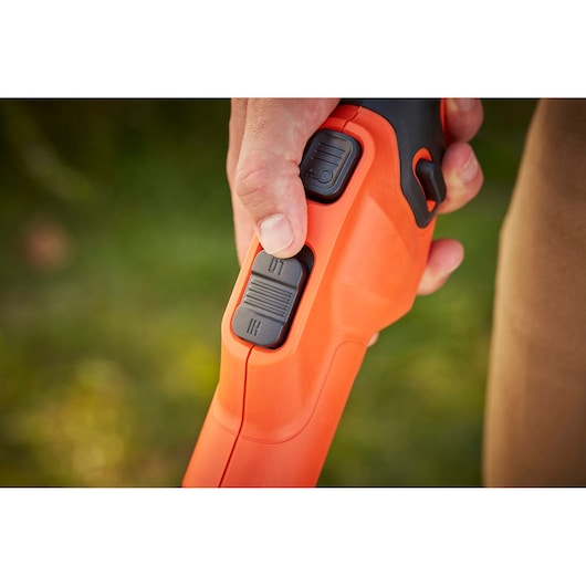 36V Cordless STRIMMER® 33cm String Trimmer with POWERCOMMAND™ - 2.5Ah Battery Kit