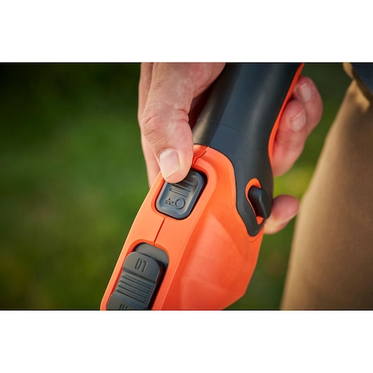 36V Cordless STRIMMER® 33cm String Trimmer with POWERCOMMAND™ - 2.5Ah Battery Kit