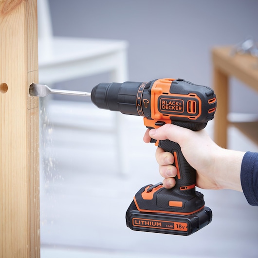 18V Cordless Hammer Drill With 2x 1.5Ah Batteries, 400mA Charger in a Kitbox