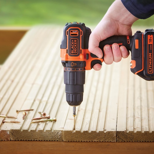 18V Cordless Hammer Drill With 2x 1.5Ah Batteries, 400mA Charger in a Kitbox