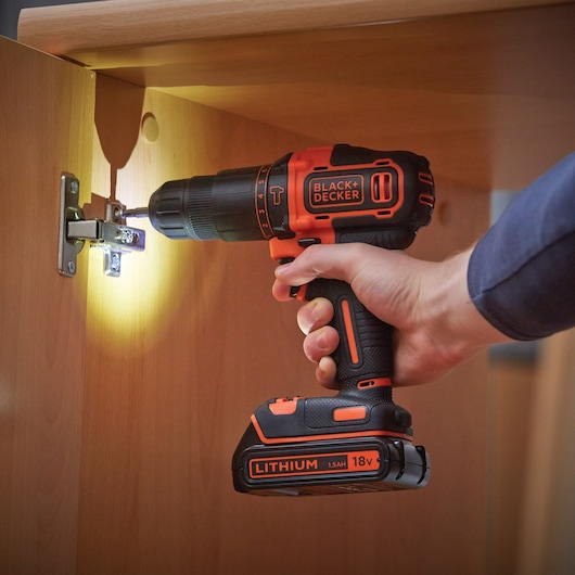18V Cordless Hammer Drill With 2x 1.5Ah Batteries, 400mA Charger in a Kitbox
