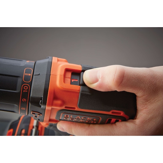 18V Cordless Hammer Drill With 2x 1.5Ah Batteries, 400mA Charger in a Kitbox
