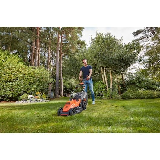 34cm 1400W Mower with EasySteer™