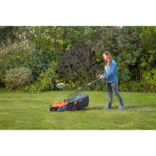 34cm 1400W Mower with EasySteer™