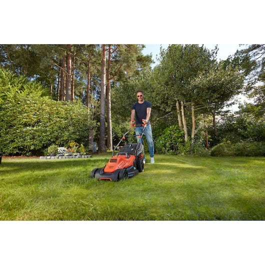 38cm 1600W Mower with Ergonomic Handle Design