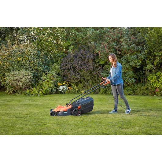 38cm 1600W Mower with Ergonomic Handle Design