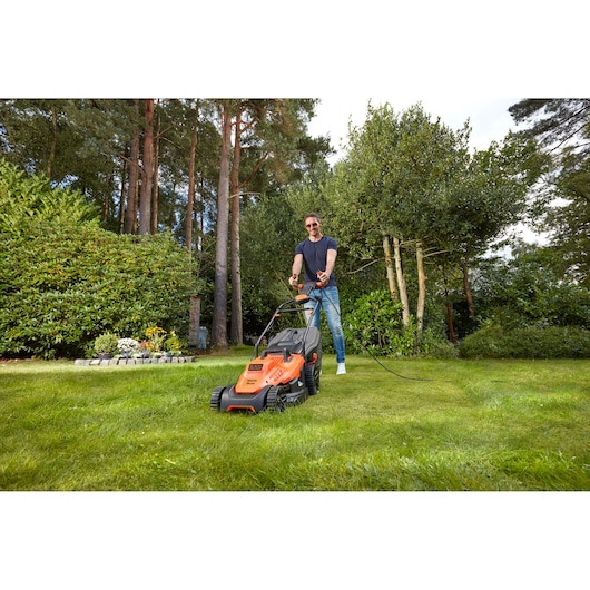 38cm 1600W Mower with EasySteer™