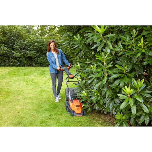 38cm 1600W Mower with EasySteer™