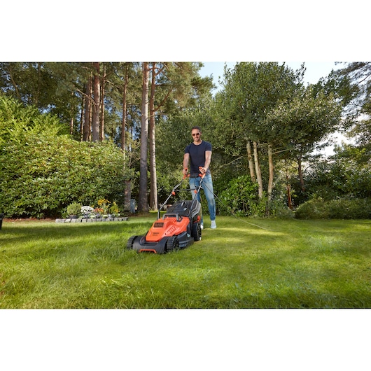 42cm 1800W Mower with EasySteer™