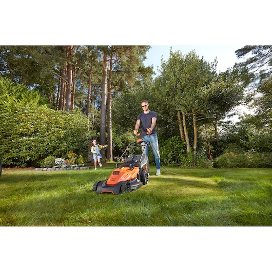 42cm 1800W Mower with EasySteer™