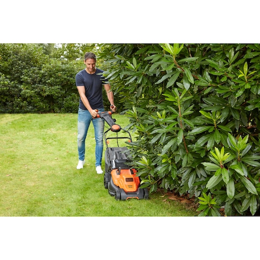 42cm 1800W Mower with EasySteer™