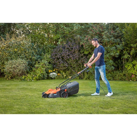 42cm 1800W Mower with EasySteer™