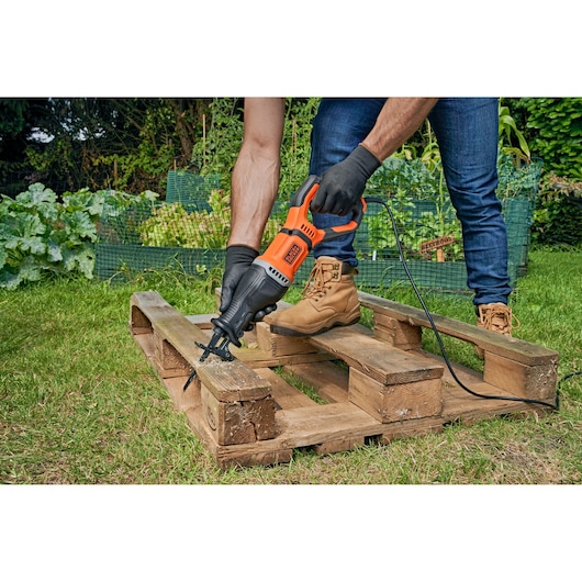 750W Electric Reciprocating Saw With Branch Holder and 2x Blades in Kit Box