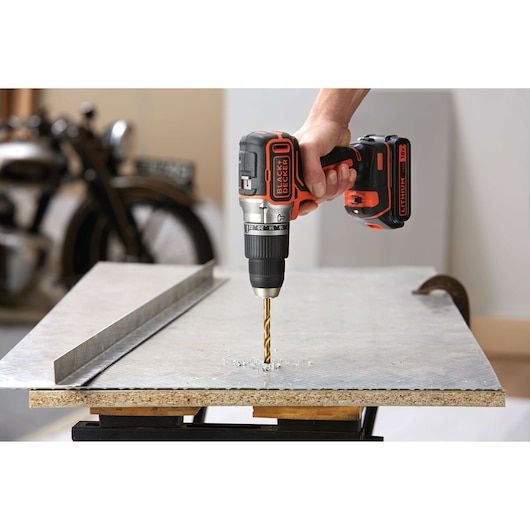 18V Lithium-ion Brushless 2 Gear Hammer Drill + 2 Batteries + 1 Amp charger + Kit Box