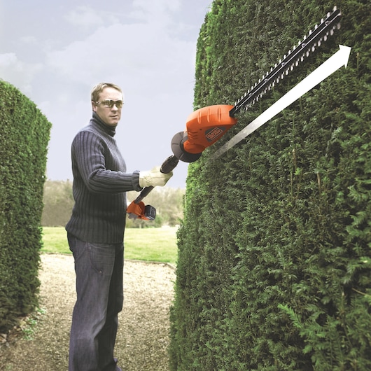 43cm 18V 2.0Ah Cordless Pole Hedge Trimmer