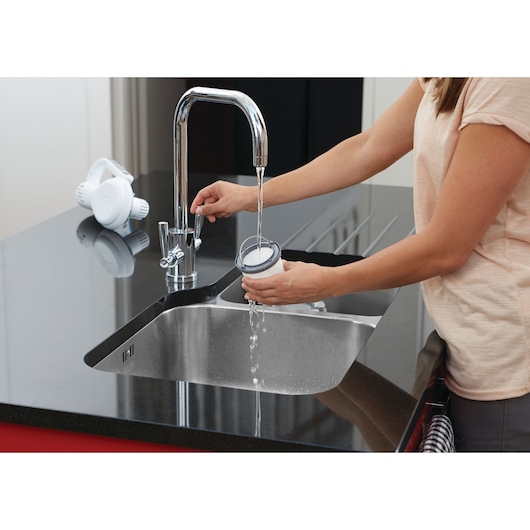 18V Lithium-ion dustbuster® Pivot Hand Vacuum