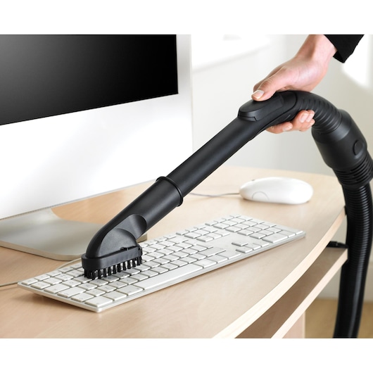 2000W Bagless Cyclonic Vac