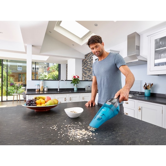 7.2V (10.8Wh) Wet & Dry Dustbuster Cordless Hand Vacuum + Accessories